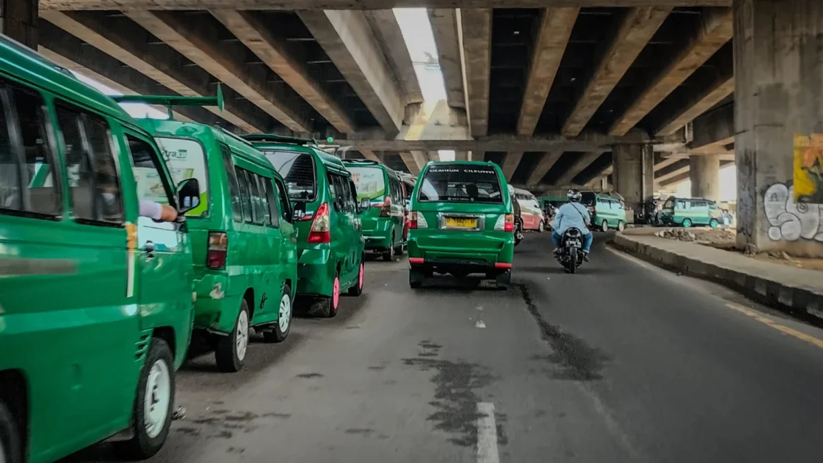 KDM Larang Siswa Bawa Motor, Pengamat: Lebih Ideal Gratiskan Angkot bagi Pelajar KDM Larang Siswa Bawa Motor, Pengamat: Lebih Ideal Gratiskan Angkot bagi Pelajar