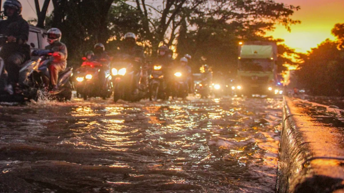 Ilustrasi: Banjir menggenangi Gedebage beberapa waktu lalu. Foto: Dimas Rachmatsyah / Jabar Ekspres