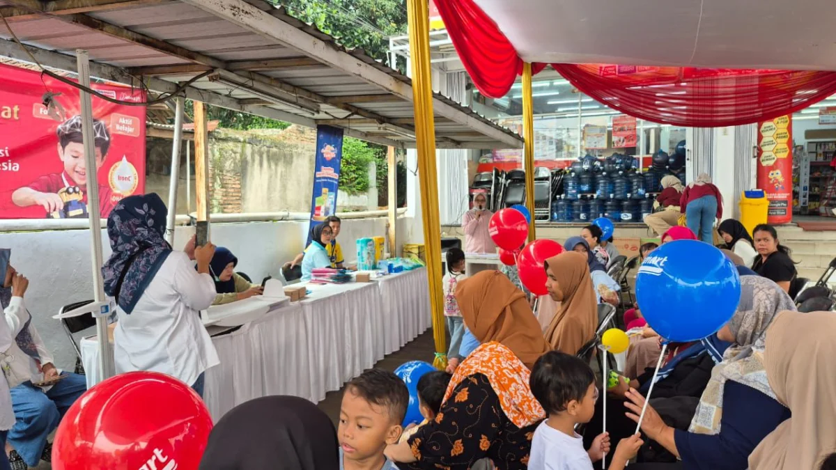 Sebanyak 10.000 ibu di seluruh Indonesia menjadi sasaran edukasi gizi anak dalam program yang digelar Alfamart bersama PT Sarihusada Generasi Mahardika (SGM Eksplor) di gerai Alfamart Cinangka, Kecamatan Cilengkrang, Kabupaten Bandung, pada Rabu (4/6/2025). Foto Istimewa