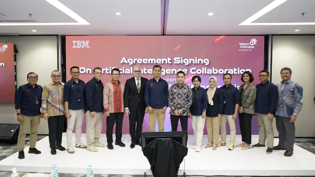 Direktur Group Business Development Telkom periode 2022-2025 Honesti Basyir saat memberikan sambutan pada acara Penandatanganan Perjanjian Kerja Sama antara Telkom dan IBM dalam rangka penyediaan solusi Sovereign AI (atau Artificial Intelligence yang berdaulat) di gedung Telkom Landmark Tower, Jakarta, pada Rabu (21/5).
