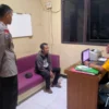 Pelaku PF alias Konon (35) berhasil ditangkap Polsek Cangkuang setelah melakukan penganiayaan terhadap seorang ojol berinisial FS (29) saat sedang menunggu pesanan di kawasan Kampung Tanjung, Desa Tanjungsari, Kecamatan Cangkuang, Kabupaten Bandung. Foto Istimewa