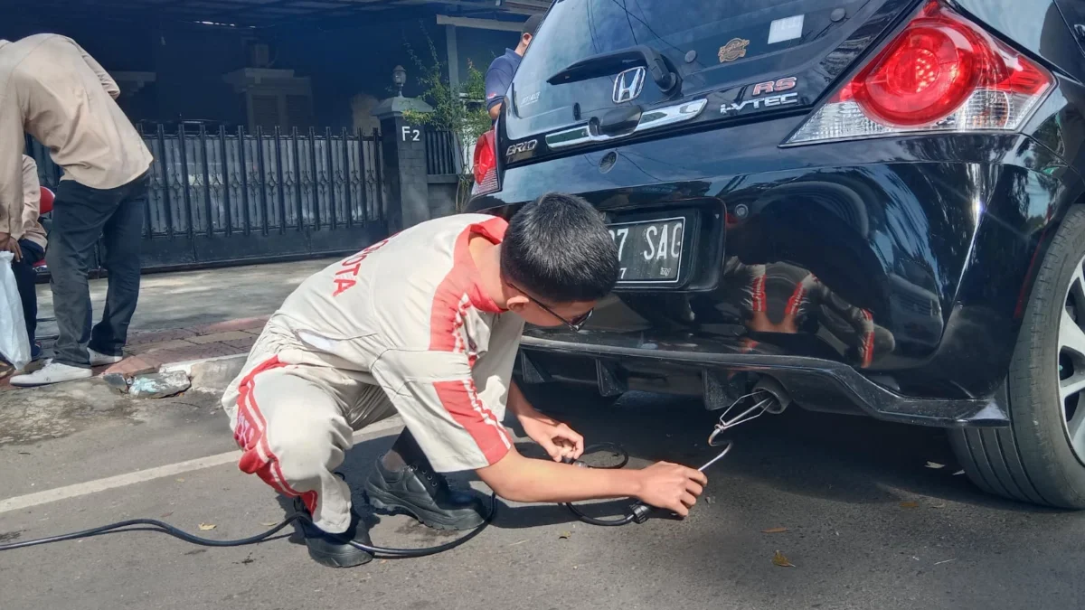 Uji Emisi Gas Kendaraan oleh DLH Kota Cimahi (Mong)