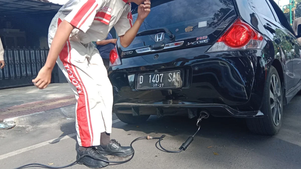 Tiga Kendaraan Tak Lulus Uji Emisi, DLH Cimahi Isyaratkan Sanksi dalam Waktu Dekat DLH Cimahi gelar uji emisi pada kendaraan
