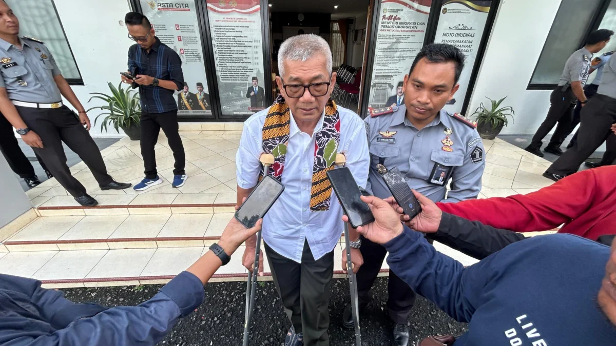 Demi Aspirasi Warga Binaan, Anggota DPR RI Agun Gunandjar Tetap Reses ke Lapas Meski Pakai Tongkat Agun Gunandjar Sudarsa, Anggota DPR-RI Dapil 10 (Ciamis, Kuningan, Pangandaran, Kota Banjar), saat melaksanakan reses ke Lembaga Pemasyarakatan (Lapas) Kelas IIB Banjar, Selasa (10/6/2025)