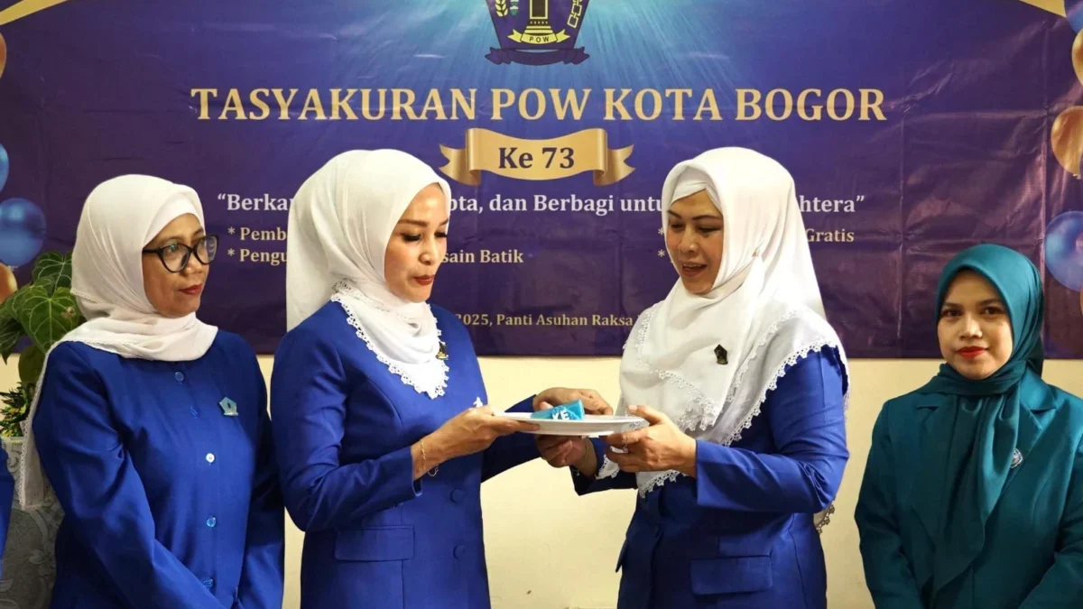Ketua TP PKK Kota Bogor, Yantie Rachim (Kedua Kiri) saat menghadiri tasyakuran HUT ke-73 POW Kota Bogor, Selasa (10/6). (Yudha Prananda / Istimewa)