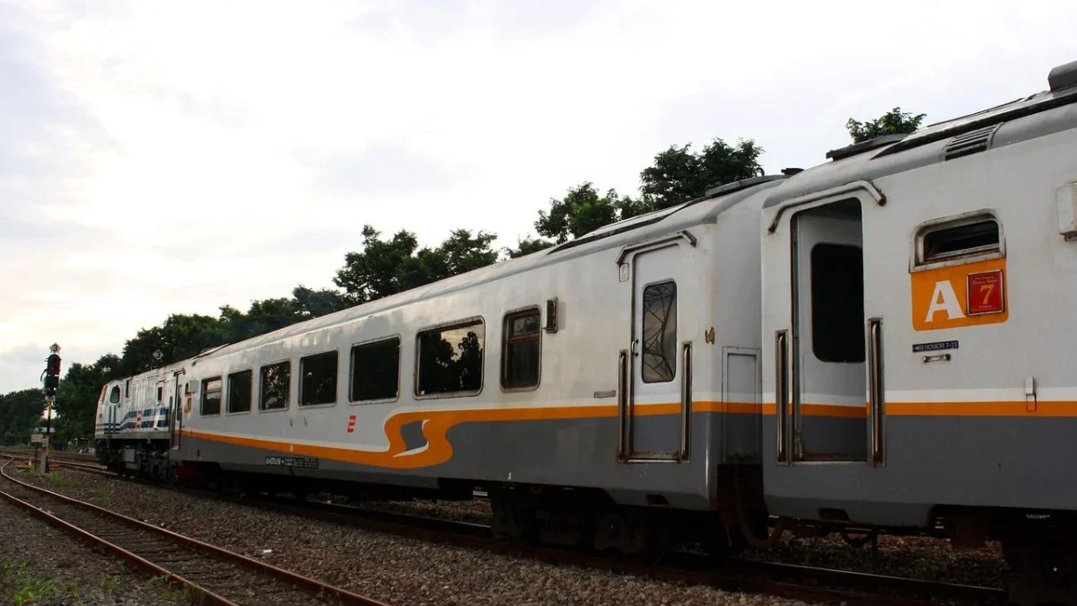 Commuter Line Bandung Raya Ngaret, Penumpang Pilih Transportasi Lain Ilustrasi: Commuter Line Bandung Raya. Dok Pixabay