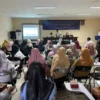 Rapat verifikasi data anak putus sekolah dilaksanakan Dinas Pendidikan dan Kebudayaan Kota Banjar bersama camat, kepala desa, lurah, dan Ketua IGTKI, Himpaudi, Bunda Paud, Rabu (11/6/2025). (Cecep Herdi/Jabar Ekspres)