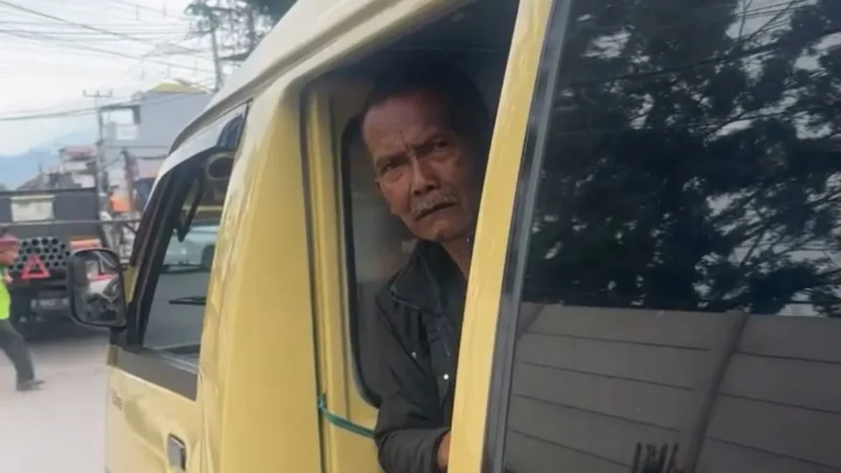 Seorang lansia berinisial Y (56) diamankan polisi setelah diduga melakukan pelecehan terhadap seorang perempuan berinisial WY (29) di kawasan Dayeuhkolot, Kabupaten Bandung, Selasa (10/6) siang. Foto Istimewa