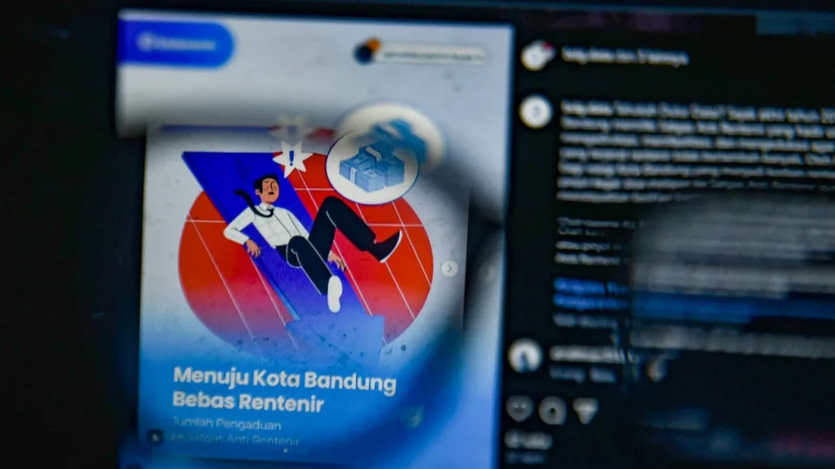 Kasus Rentenir Masih Banyak, Pemkot Bandung Pastikan Dorong Satgas Tiap Kecamatan Ilustrasi: Warga membuka informasi di media sosial tentang bebas Rentenir di Kota Bandung, Rabu (11/6). Foto: Dimas Rachmatsyah / Jabar Ekspres