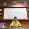 Kepala Dinas Pendidikan dan Kebudayaan Kota Banjar H Kaswad saat ditemui di ruang kerjanya belum lama ini. Ia menegaskan, lima hari sekolah (Senin-Jumat) siap diluncurkan mulai tahun ajaran baru Juli 2025. (Cecep Herdi/Jabar Ekspres)