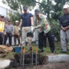 Wali Kota dan Wakil Wali Kota Cinahi saat Groundbreaking Tiang PJU Dekoratif (mong)
