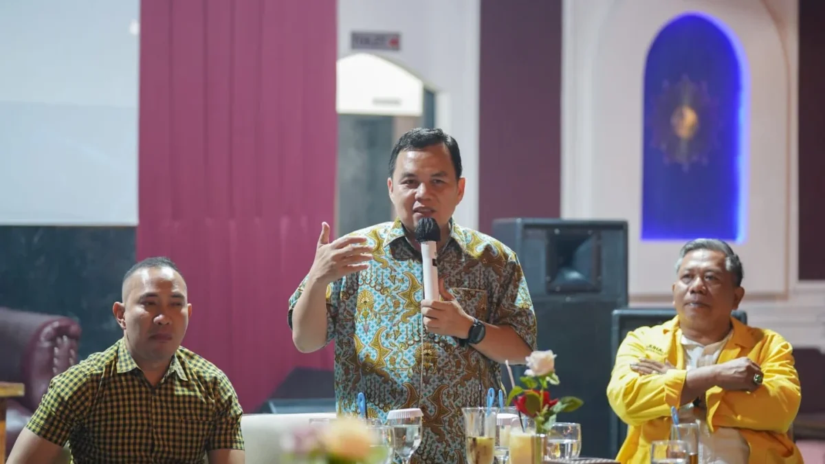 Ketua DPRD Kota Bogor, Adityawarman Adil menyampaikan sejumlah kinerja dihadapan awak media. (Foto: Humpropub DPRD Kota Bogor)