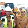 Wali Kota Cimahi, Ngatiyana bersama Kadinkes Cimahi, Mulyati usai Peresmian Pematang Labkesmas di jalan Sukimun, Baros. (Mong / Jabar Ekspres)