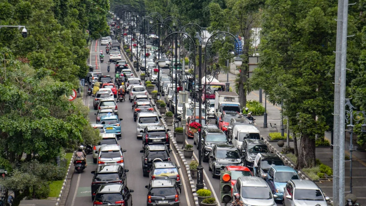 Ilustrasi: Pengendara terjebak kemacetan di Kota Bandung. Foto: Dimas Rachmatsyah / Jabar Ekspres