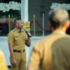 Wakil Wali Kota Bogor, Kenal Mutaqin saat memimpin apel di Plaza Balai Kota Bogor, Senin (16/6). (Yudha Prananda / Jabar Ekspres)