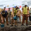 Ground Breaking Pelebaran Radius Tikungan Jl.Daeng Hardja Kusumah. (Mong/Jabar Ekspres)