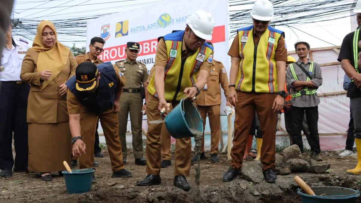 Ground Breaking Pelebaran Radius Tikungan Jl.Daeng Hardja Kusumah. (Mong/Jabar Ekspres)