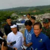 Sekda Herman saat berada di TPA Kopi Luhur Citebon beberapa hari lalu.