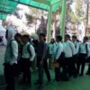 Ribuan pencaker dari berbagai kalangan usia rela antri panjang di job fair Bandung Barat. Selasa (17/6). Dok Jabar Ekspres/Suwitno