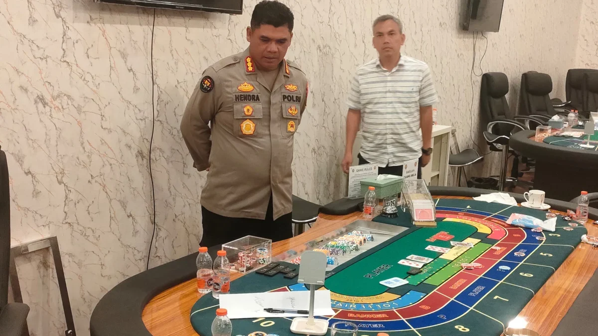 Dok. Sebuah Tempat judi kasino di bandung berhasil digerebek Polda Jabar dan polrestabes Bandung. Selasa (17/6). Foto. Sandi Nugraha.