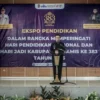 Bupati Ciamis Herdiat Sunarya saat memberikan sambutan di expo pendidikan dalam rangka hari pendidikan nasional dan hari jadi Bupati Ciamis ke 383, Rabu (18/6/2025). Dalam sambutan itu, Bupati Herdiat geram terhadap Kepala KCD 13 Ciamis.(Cecep Herdi/Jabar Ekspres)