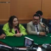 Dok. Selebgram Lisa Mariana saat menghadiri mediasi atas gugatannya ke Ridwan Kamil di PN Bandung. Foto. Sandi Nugraha.