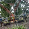 Warga memotret Teras Cihampelas di Jalan Cihampelas, Kota Bandung, Rabu (18/6). Foto: Dimas Rachmatsyah / Jabar Ekspres