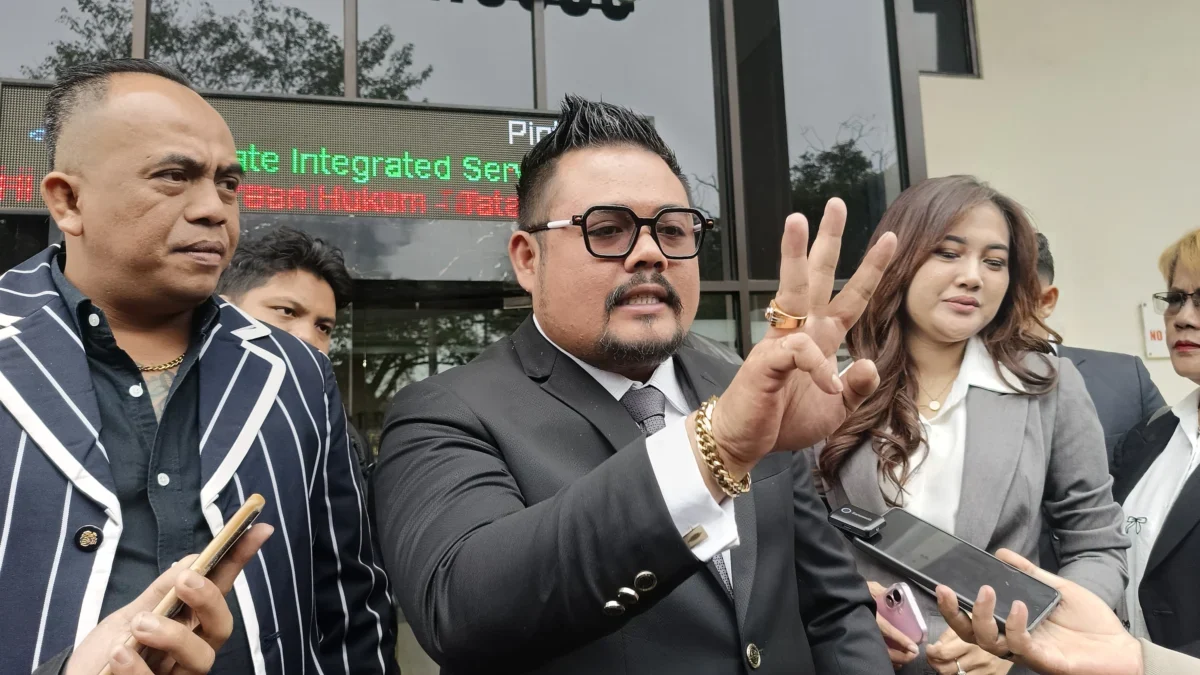 Dok. Tim Kuasa Hukum Lisa Mariana saat ditemui di PN Bandung. Kamis (19/6). Foto: Sandi Nugraha / Jabar Ekspres.