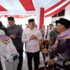 Ketua DPRD Kabupaten Bogor Sastra Winara saat pelepasan pemberangkatan kloter kedua jemaah haji 2025.