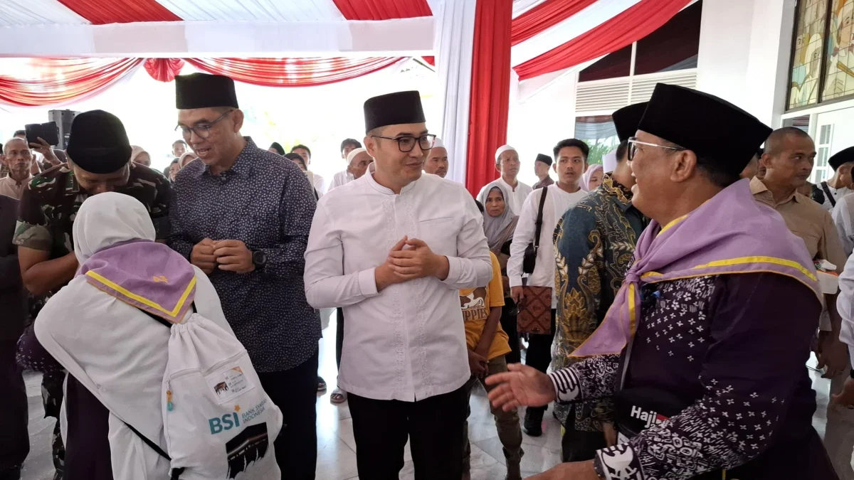 Lepas Kloter Kedua Jemaah Haji 2025, Ketua DPRD Kabupaten Bogor Sastra Winara Ingatkan Ini Ketua DPRD Kabupaten Bogor Sastra Winara saat pelepasan pemberangkatan kloter kedua jemaah haji 2025.