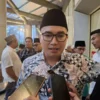 Ketua DPRD Kabupaten Bogor Sastra Winara ingatkan perusahaan harus turut menjaga kelestarian lingkungan.