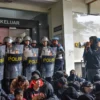 Sejumlah massa aksi Sukahaji menggelar aksi di Kantor Agraria dan Tata Ruang Badan Pertanahan (ATR BPN) Bandung, Jalan Soekarno-Hatta, Kota Bandung, Kamis (19/6). Foto: Dimas Rachmatsyah / Jabar Ekspres