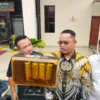 sTim Kuasa Hukum Ridwan Kamil, Muslim Jaya Butarbutar (tengah) foto. Sandi Nugraha.