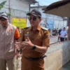 Wakil Wali Kota Cimahi, Adhitia Yudhistira saat Sidak Sungai Cigugur yang Kembali Kotor/Firman Satria/Jabar Ekspres/