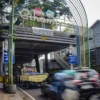 Ilustrasi: Suasana kendaraan melintas dibawah area Teras Cihampelas, Kota Bandung. Foto: Dimas Rachmatsyah / Jabar Ekspres