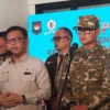 Gubernur Lembaga Ketahanan Nasional (Lemhannas) TB Ace Hasan Syadzily (kemeja coklat) pada Retret Kepala Daerah Gelombang Kedua di Institut Pemerintahan Dalam Negeri (IPDN) Kampus Jatinangor, Kabupaten Sumedang. (Yanuar/Jabar Ekspres)
