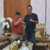 Pertemuan antara Bupati Ciamis Herdiat Sunarya dan H. Pepi Tommy Sudrajat di Pendopo Ciamis, Senin (23/6/2025) malam, membahas kolaborasi pembangunan dan masa depan politik Ciamis. (Istimewa)
