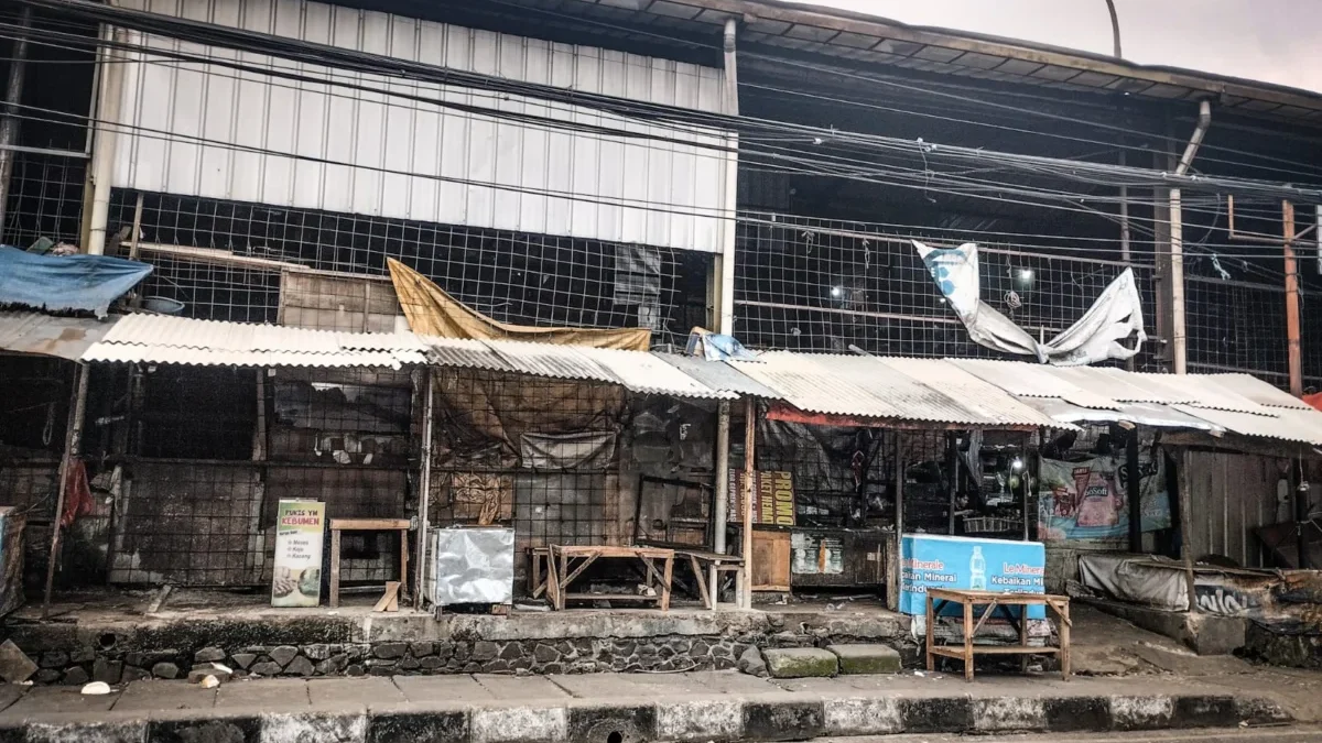 Bangunan Lama Pasar Cihaurgeulis Bakal Dibongkar, Pemkot Bandung Sebut untuk Lahan Parkir Tampak depan bangunan lama Pasar Cihaurgeulis di Jalan Suci, Kota Bandung, Rabu (25/6). Foto: Dimas Rachmatsyah / Jabar Ekspres