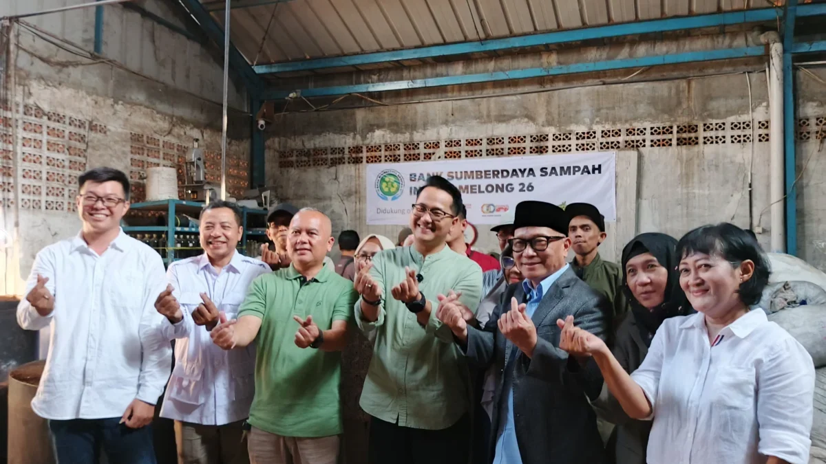 Wakil Wali Kota Cimahi, Adhitia Yudhistira saat Meninjau Bank Sumber Daya Sampah Induk di Melong (istimewa)