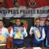 Polres Banjar saat merilis kasus pencurian kotak amal oleh pelaku berinisial JA, Senin (30/6/2025). (Cecep Herdi/Jabar Ekspres)