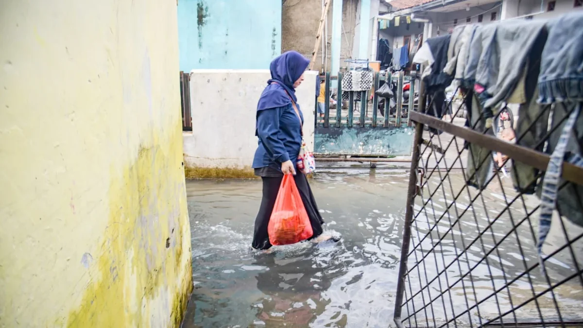 Gedebage: Potret Kawasan yang Masih Terjebak Banjir, Macet, dan Kepadatan Ilustrasi: Banjir menggenangi kawasan Gedebage beberapa waktu lalu. Foto: Dimas Rachmatsyah / Jabar Ekspres