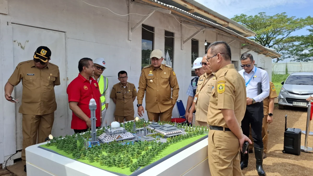 Rudy Susmanto menargetkan Masjid Raya Bogor selesai pada pertengahan Desember