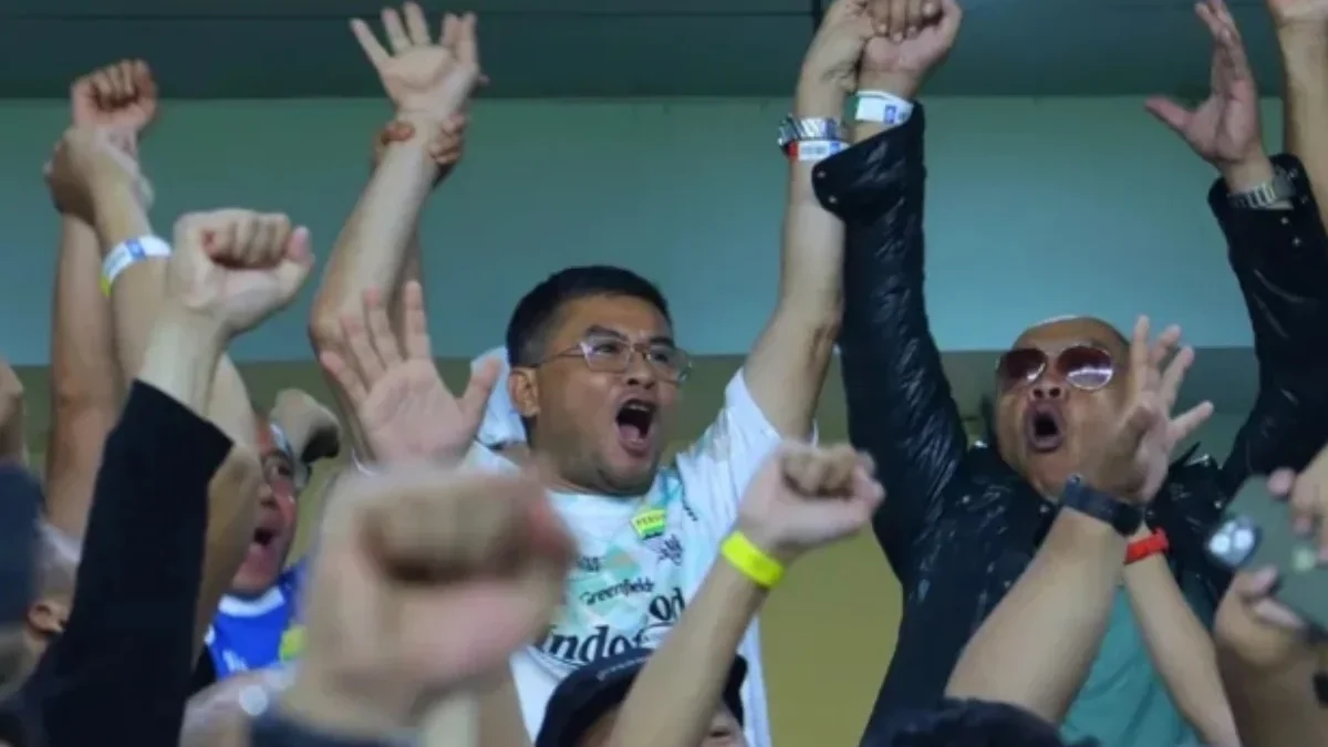 Wagub Jabar Erwan Setiawan saat nonton Persib