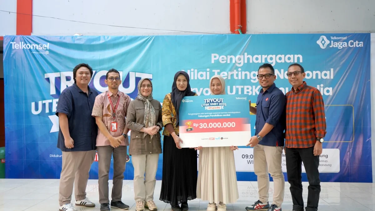 Telkomsel Berikan Apresiasi Bantuan Biaya Pendidikan kepada Naya, Peraih Top Scorer Ilmupedia Tryout UTBK 2025 asal SMA Telkom Bandung Telkomsel Berikan Apresiasi Bantuan Biaya Pendidikan kepada Naya, Peraih Top Scorer Ilmupedia Tryout UTBK 2025 asal SMA Telkom Bandung