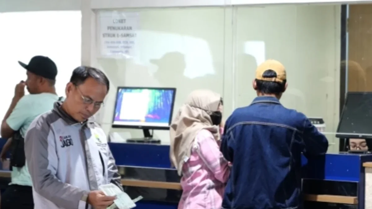 Masyarakat mengakses pemutihan pajak di Samsat