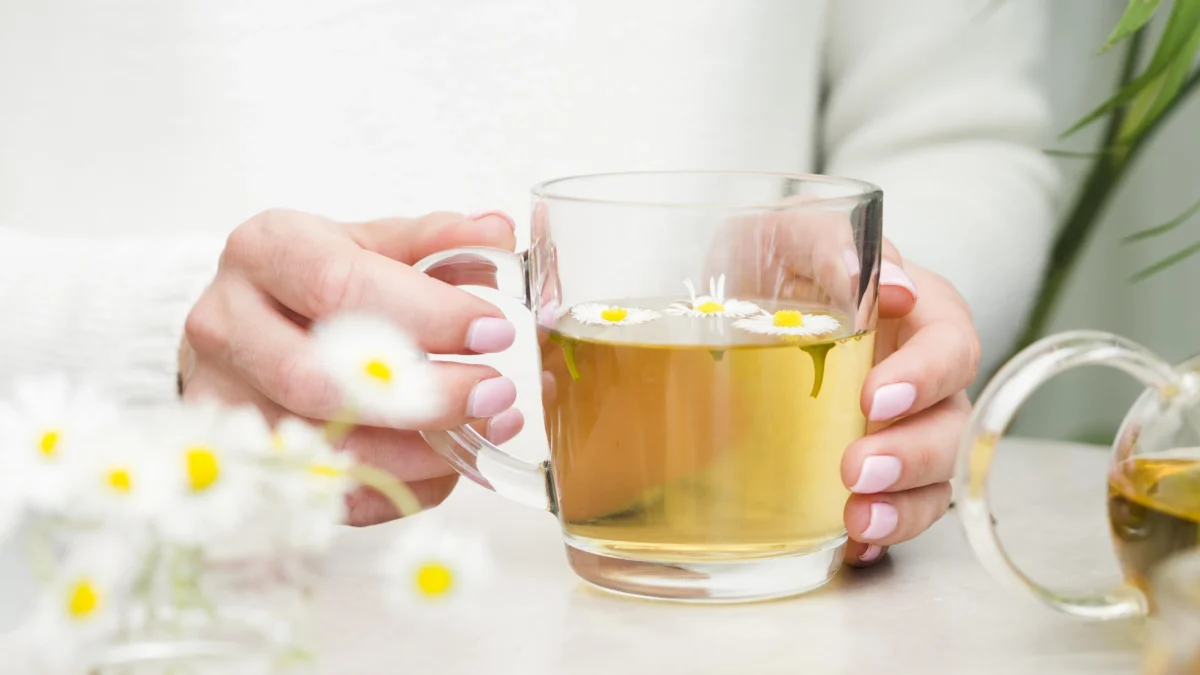 6 Minuman Ampuh untuk Meredakan Sakit Tenggorokan Secara Alami