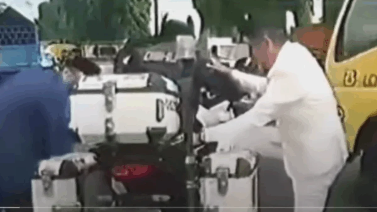 Viral Tak Pakai Helm, Kendaraan Patwal Dishub Kabupaten Bogor Kena Tilang ETLE Usai Antar KDM Saat Dedi Mulyadi naik Kendaraan Patwal Dishub Kabupaten Bogor tidak pakai helm. (foto/ Tangkap layar YouTube @Sabiq19 Channel)
