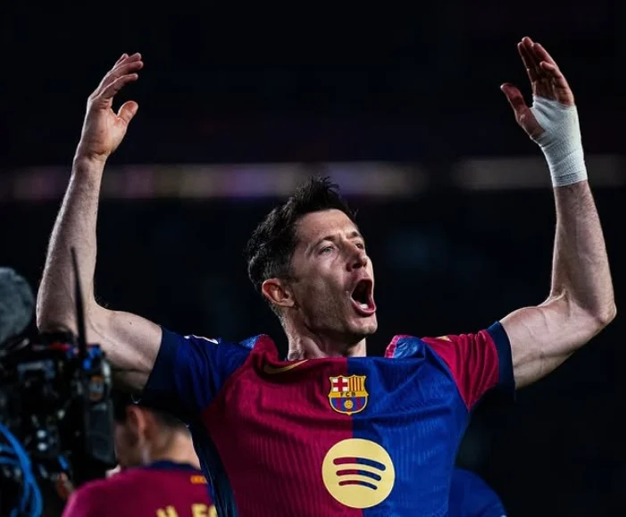 Lewandowski bertahan di Barcelona/(nstagram / fcbarcelona)