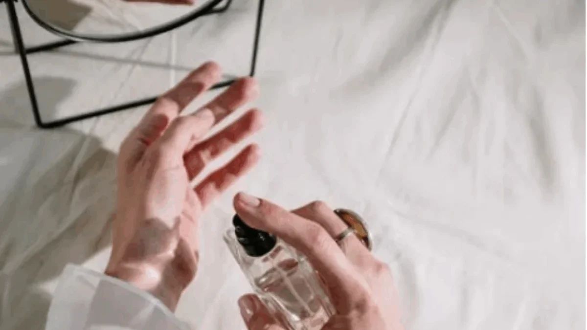 6 Rekomendasi Parfum Wanita Tahan Lama 24 Jam