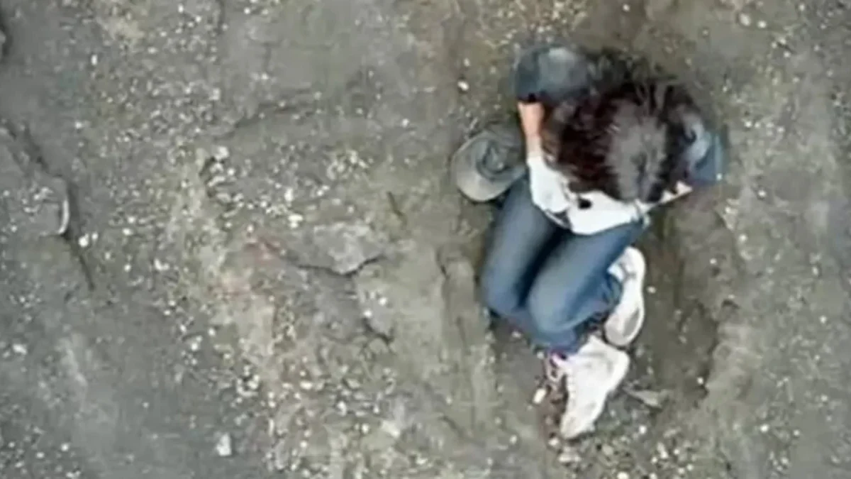 Detik-Detik Evakuasi Juliana Marins, Pendaki Brasil yang Tewas di Rinjani Detik-Detik Evakuasi Juliana Marins, Pendaki Brasil yang Tewas di Rinjani